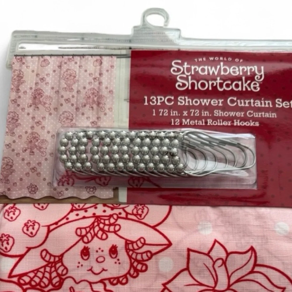 Strawberry Shortcake Shower Curtain Set 🍓